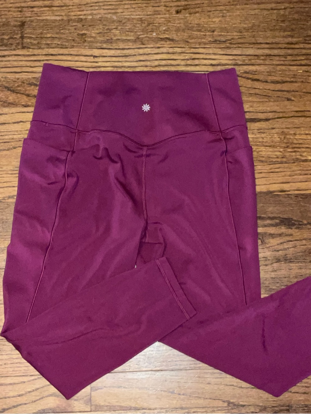 Athleta Salutation Stash 7/8 Ankle Legging.